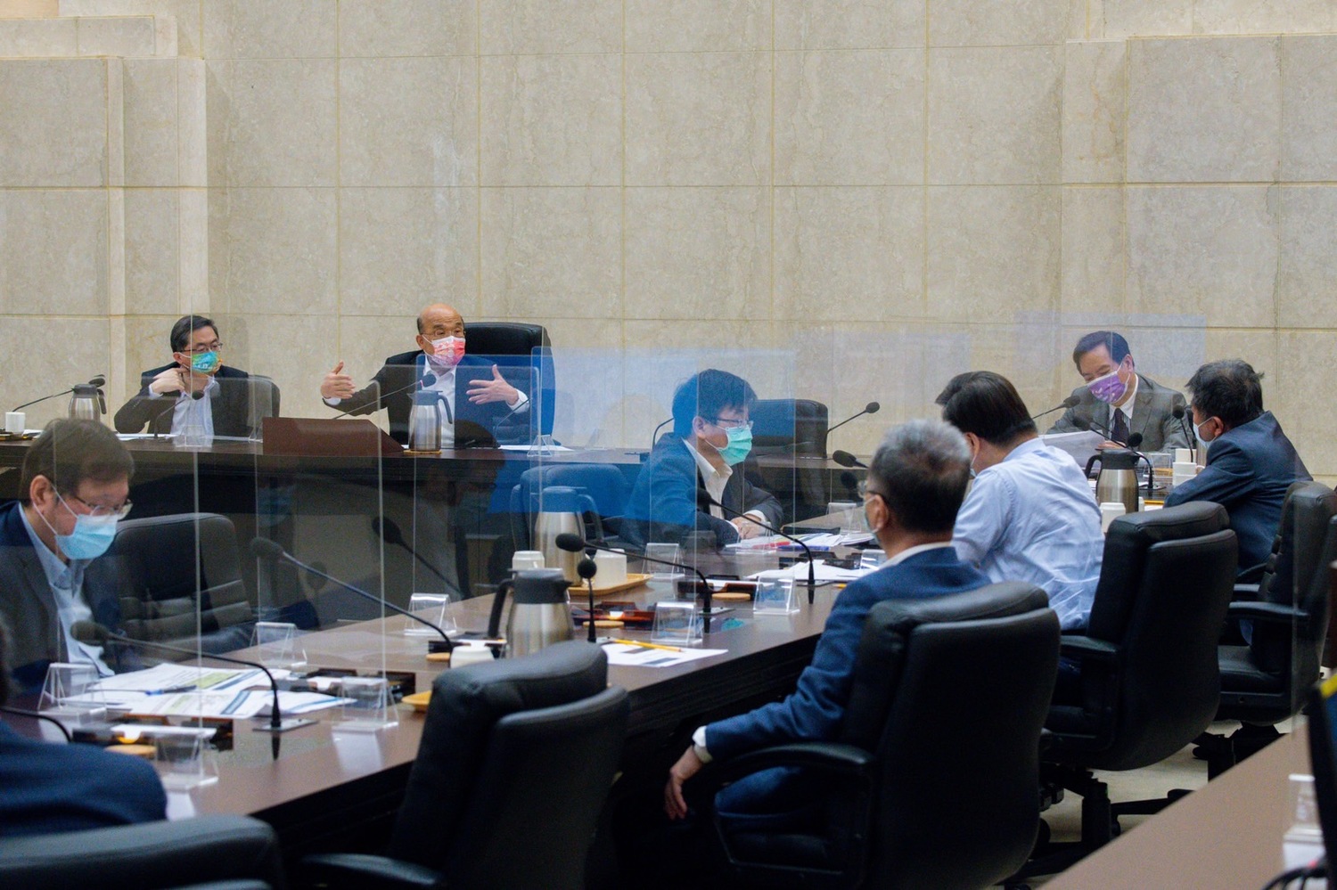 蘇揆：停班課應有統一標準 請指揮中心確認後於記者會中公布