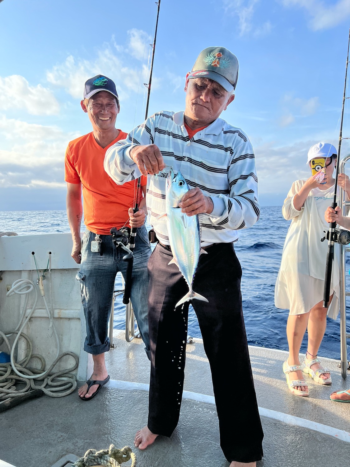 旅客可透過海上野人的解說帶領遊客出海認識綠島常見的魚類。   圖：觀光局東管處／提供 