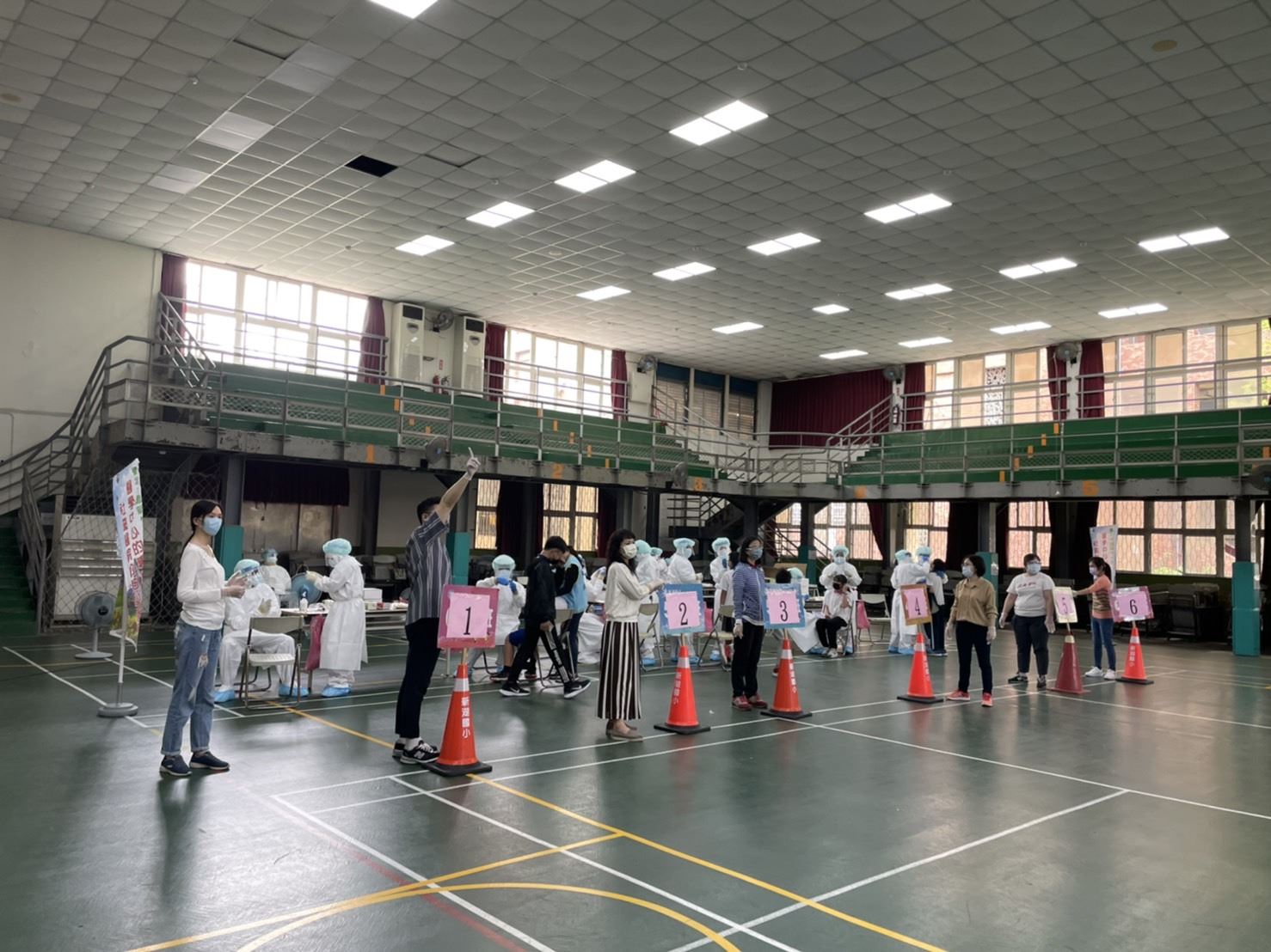 竹縣＋12！1國小生1幼兒確診  足跡曝：郵局、超市、葬儀社、中央市場等