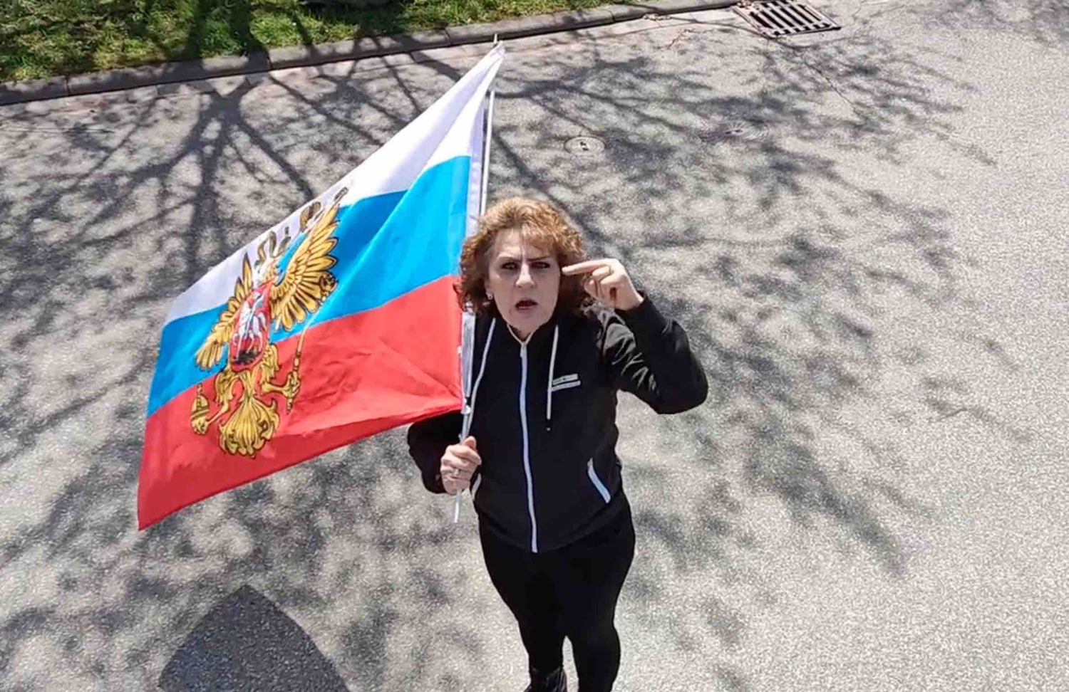德國挺俄人士組車隊繞行示威  駐德烏克蘭大使：羞恥的遊行