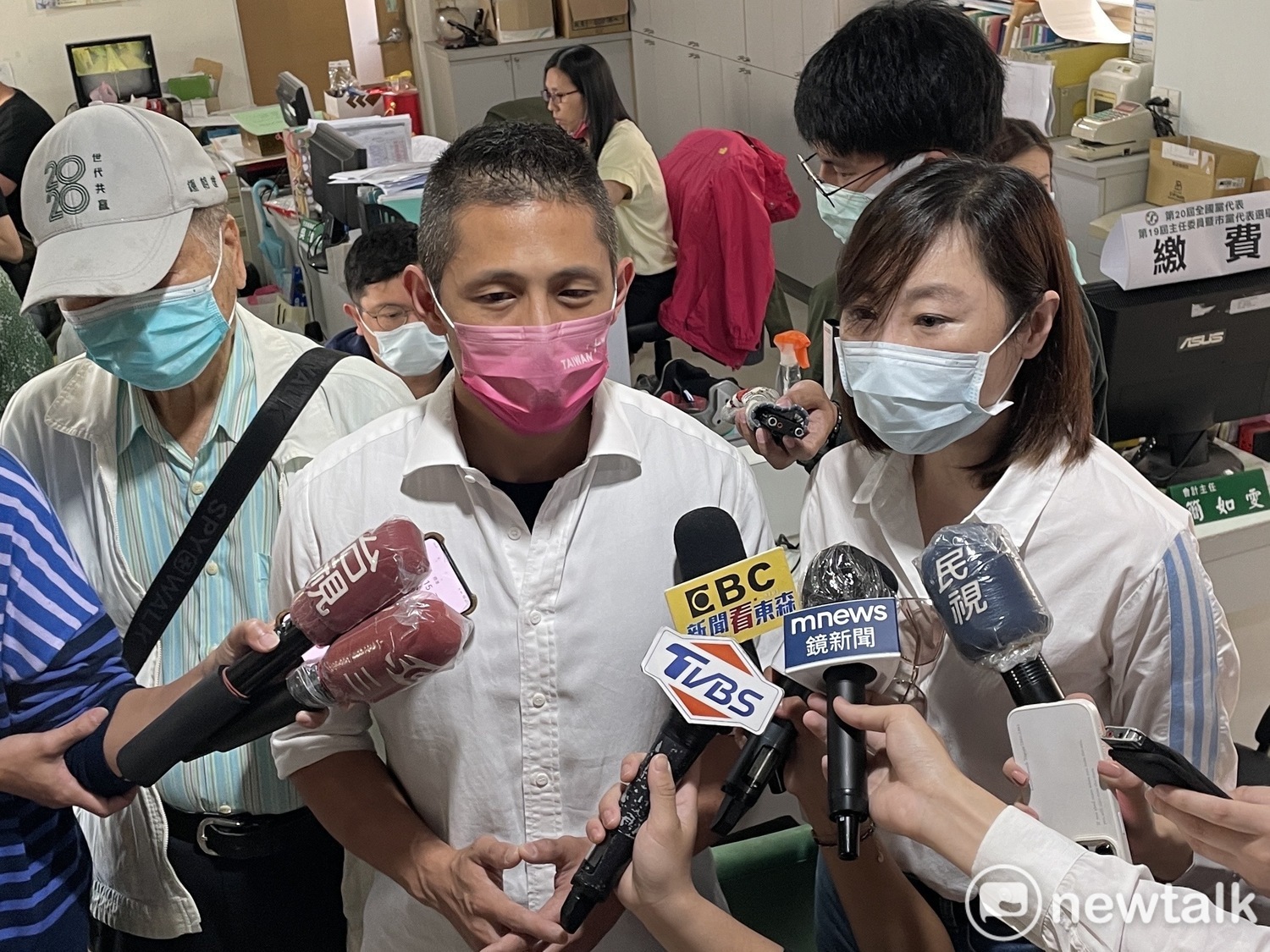 被問上次英系推他選黨部主委？吳怡農動怒：你上次問過 非常不正確！