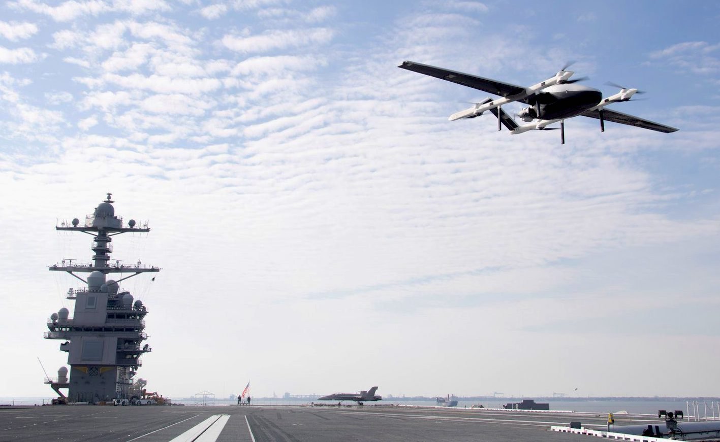 美國航空母艦已經開始搭配無人機，未來在台海空戰也可能發揮重要作用。   圖：翻攝US Navy