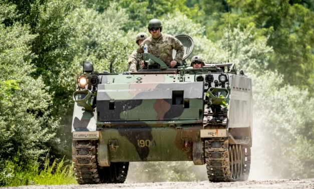 為烏東大戰做準備 美再次軍援烏克蘭 清單曝光包括砲彈、直升機、等重型武器