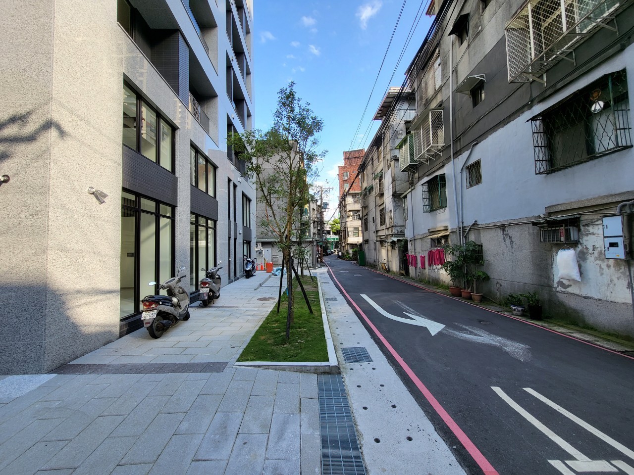 新北新店中興路三段簡易都更完工 老舊鐵皮變身新大樓