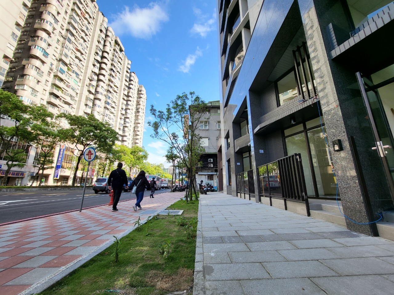 新北新店中興路三段簡易都更完工 老舊鐵皮變身新大樓