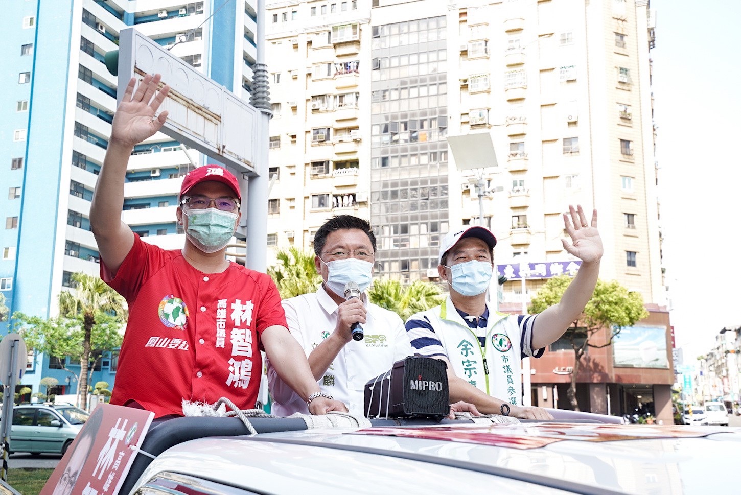 民調決戰 趙天麟陪鳳山林智鴻、鎮港余宗熹聯線車掃