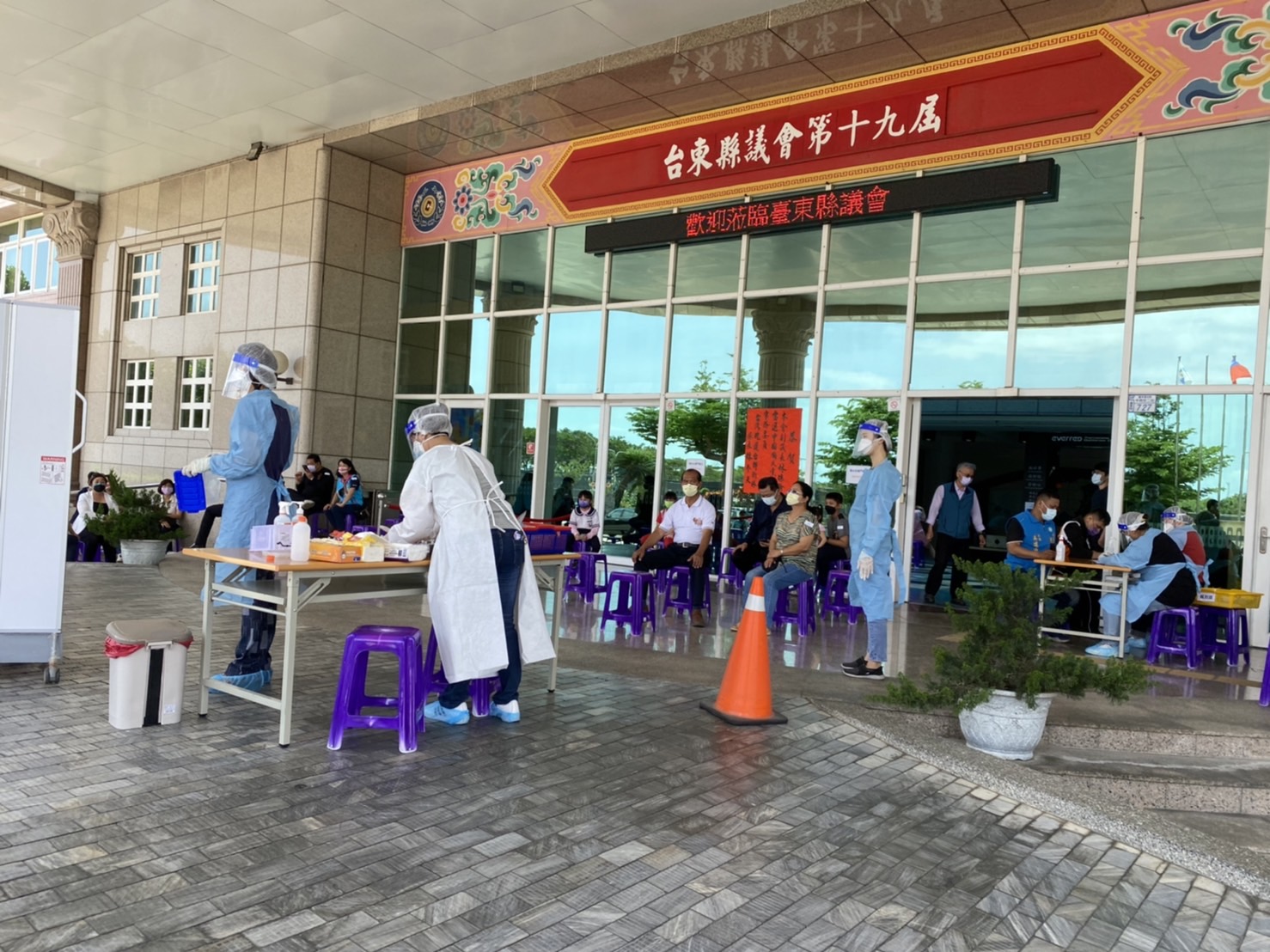 進香團群聚感染燒進台東縣府！議會臨時會即起休會 縣府2主管確診
