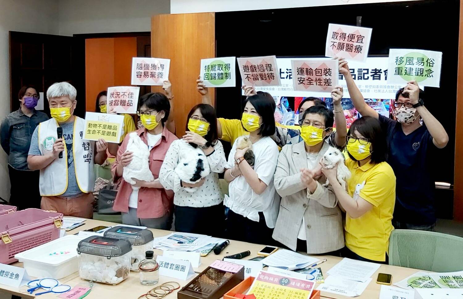 農委會「寵物管理科」啟動 動保團體：反對以活體動物當贈品 籲修法禁止