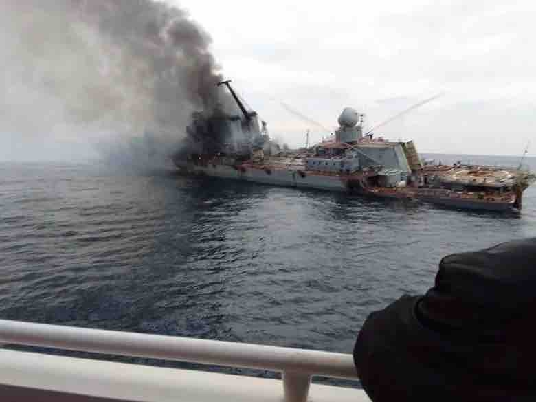 俄羅斯黑海艦隊在旗艦「莫斯科號」（Moskva）被烏克蘭導彈擊中沉沒後，又遭遇一連串打擊。   圖 : 翻攝自觀察者網（資料照）