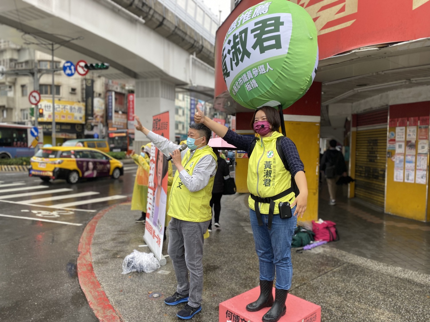 何博文黃淑君風雨無阻  籲讓優質團隊服務不中斷