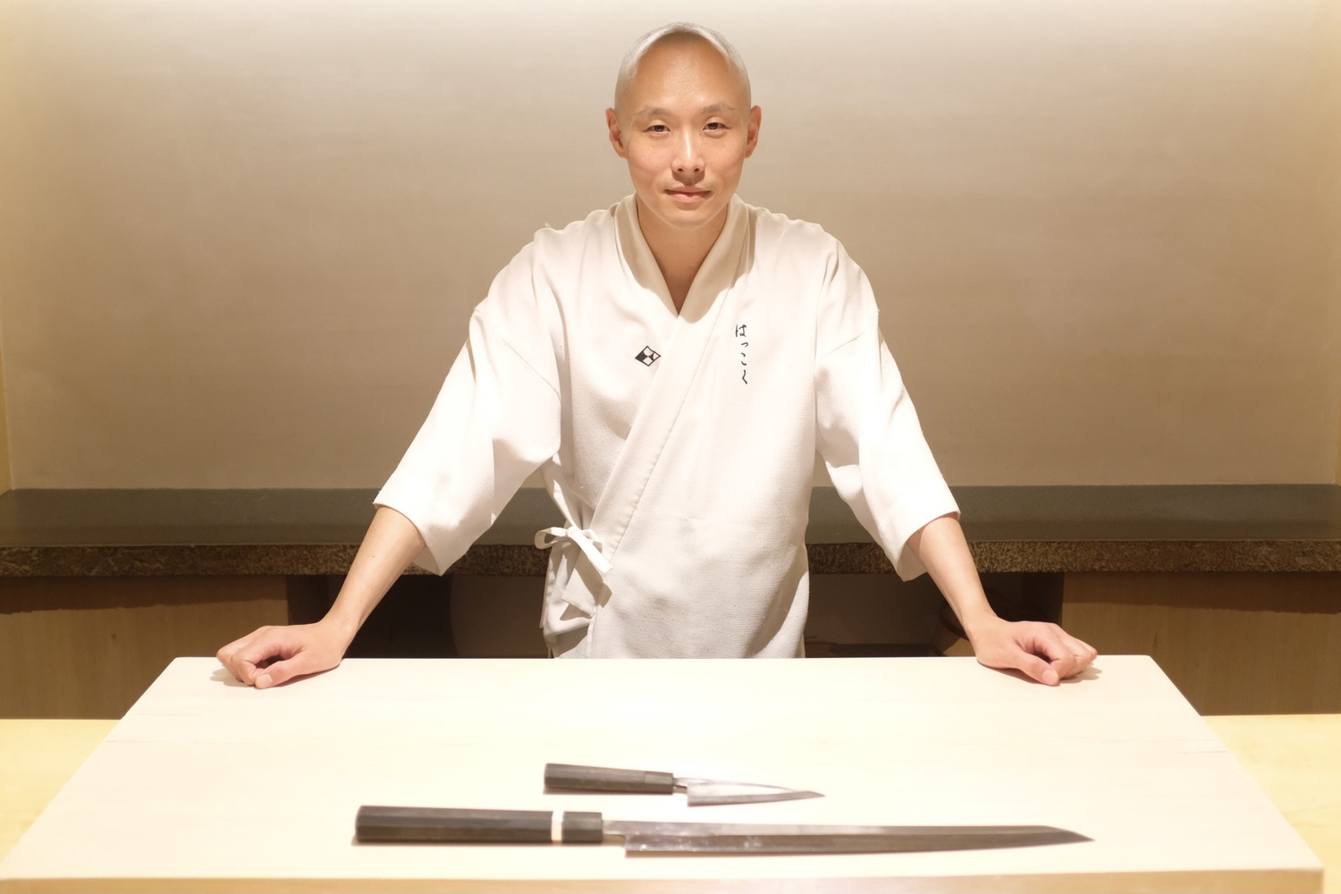 壽司職人佐藤博之，以其驚人的廚藝，獲得米其林一星的肯定。   圖：©MAGURO & SHARI 