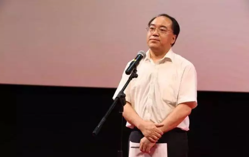 (影) 民眾缺糧挨餓 官員吃得白又胖 上海副市長視察遭居民包圍痛斥