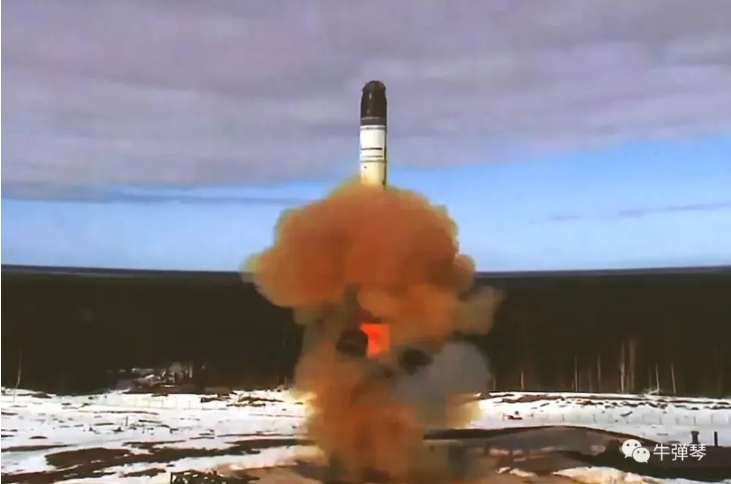 俄國「薩爾馬特」超音速洲際導彈，可以攜帶10個重達1噸的大當量核彈頭，或15-24個較輕的核彈頭。   圖 : 翻攝騰訊新聞(資料照片)