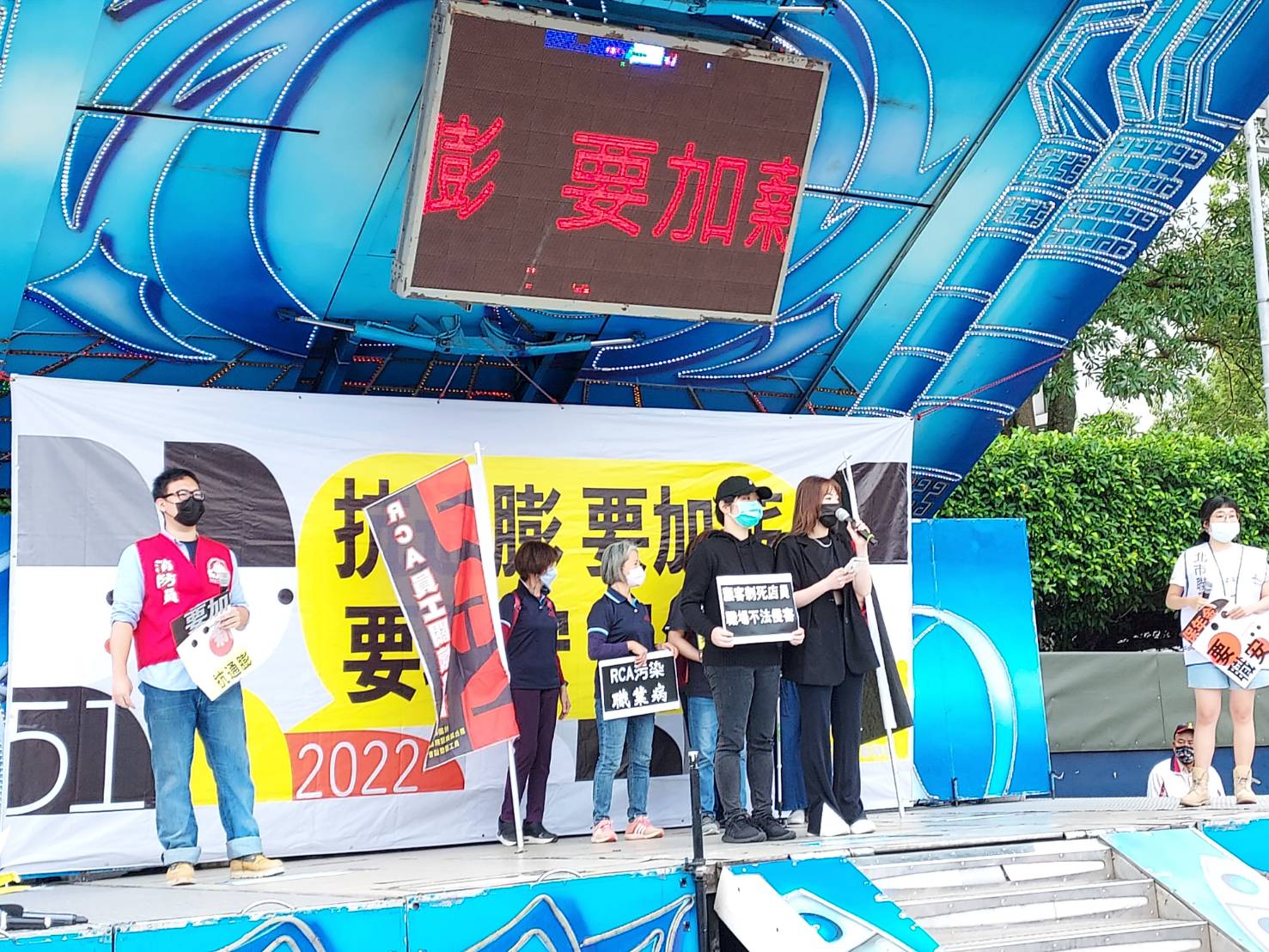 被刺傷身亡的超商店員家屬現身說明。 圖：陳佩君／攝