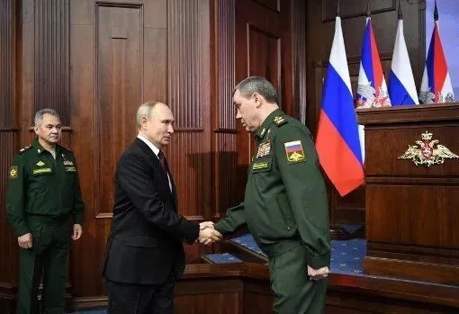 俄羅斯總統普丁接見俄羅斯武裝部隊總參謀長瓦列裡·格拉西莫夫。   圖 : 翻攝自樞密院十號