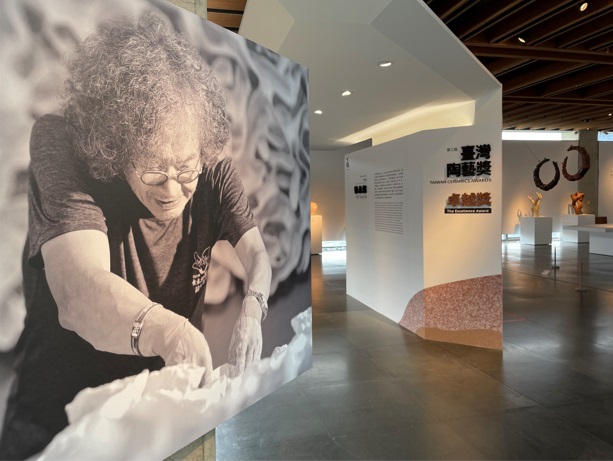 「台灣陶藝獎」首屆卓越獎得主徐永旭的藝術人生，首次以「創作回顧展」的方式在陶博館盛大展出。   圖：鶯歌陶瓷博物館提供