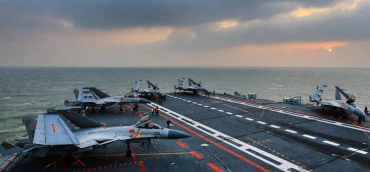 「遼寧艦」8艦戰鬥群此次出海訓練的一大重點科目就是對空作戰，尤其是高烈度的防空反導作戰。 圖 : 翻攝自聆聽視野