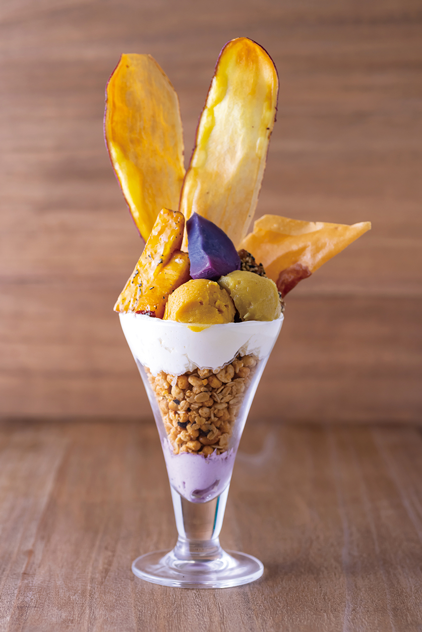 這款用料不手軟的「奢華地瓜百匯冰淇淋」含有多達12種食材，讓消費者飽享地瓜好滋味。   圖：© Imo Shimizu／提供 