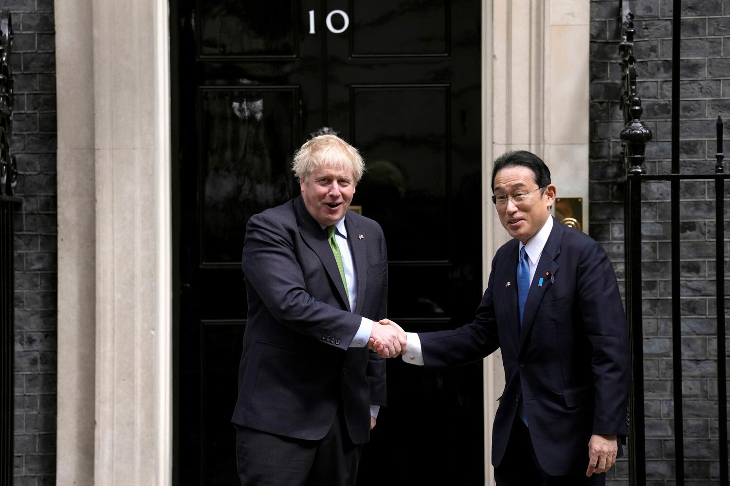 英國會強生 岸田文雄：「今日烏克蘭明日東亞」 台海和平至關重要