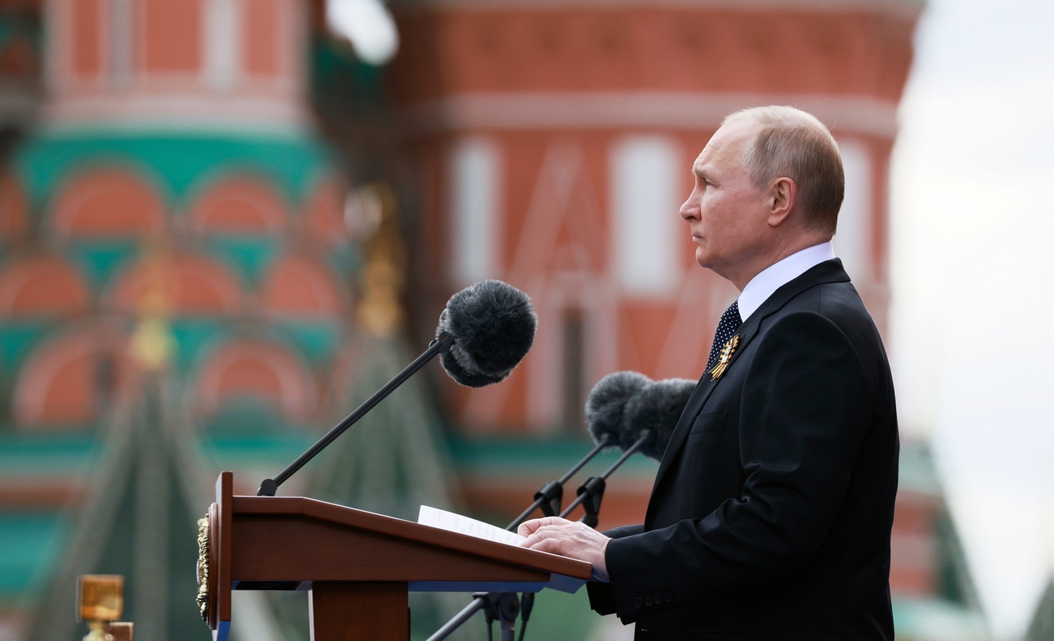 俄羅斯總統普丁於勝利日閱兵中致詞。   圖:達志影像/美聯社