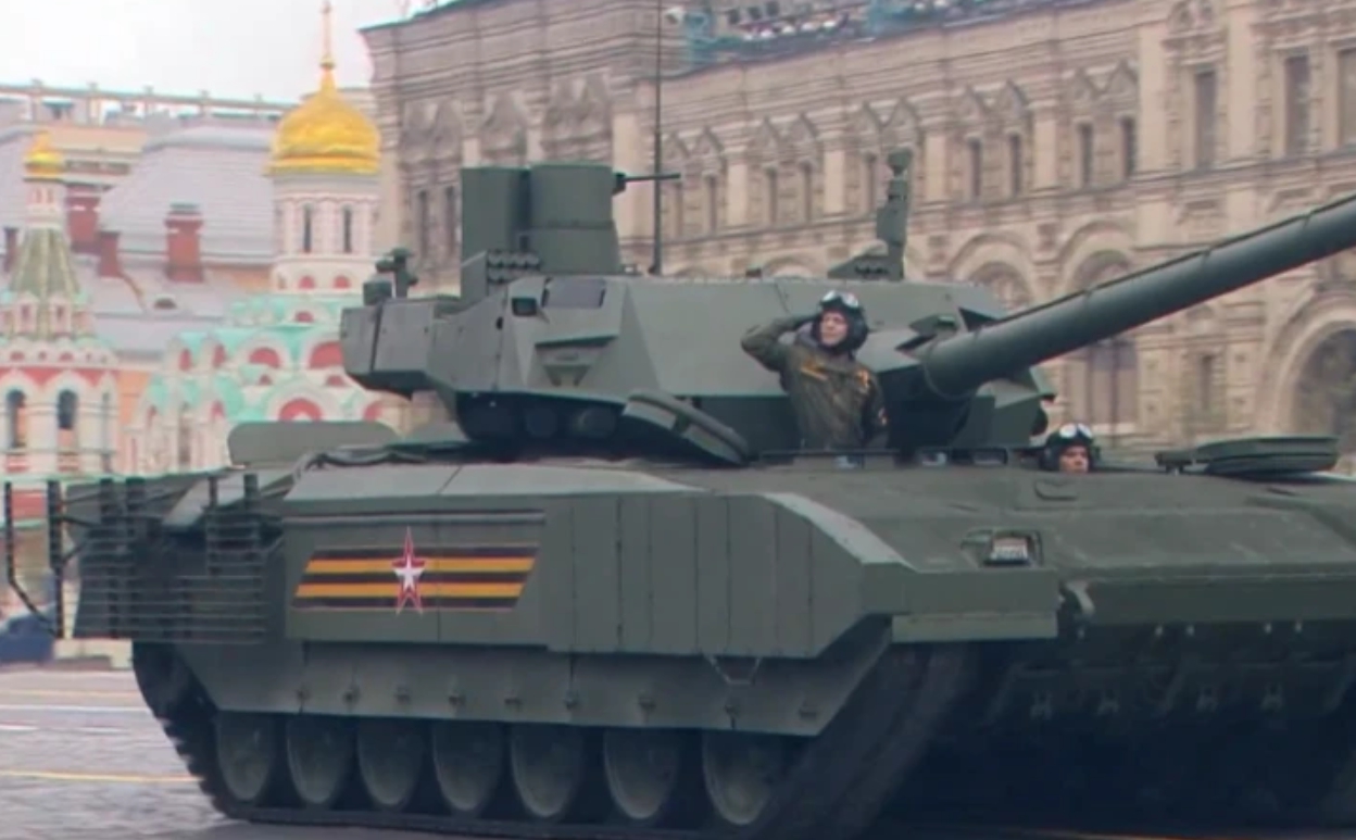 俄國勝利日紅場閱兵，俄軍T-14阿瑪塔主戰坦克。   圖 : 翻攝自新華社直播