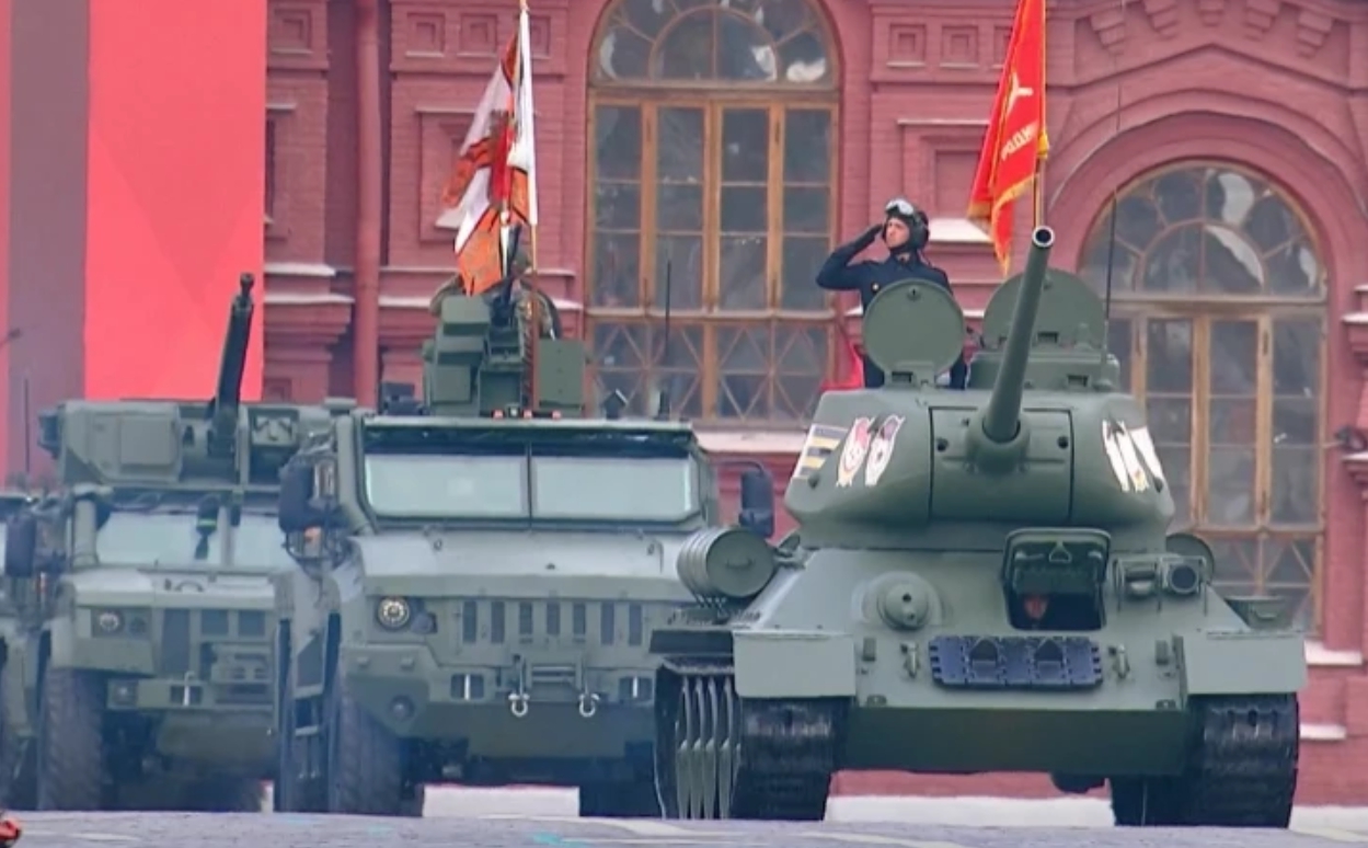 俄國勝利日紅場閱兵，俄軍颱風裝甲車。   圖 : 翻攝自新華社直播