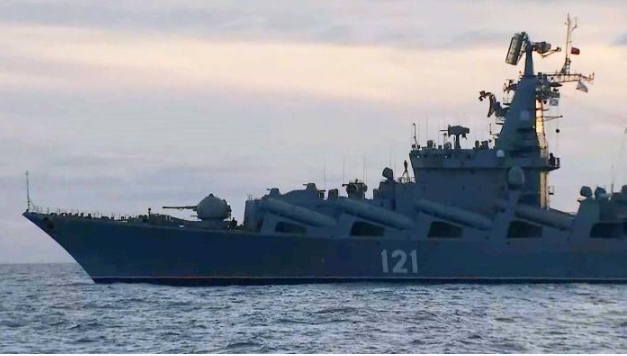 俄國黑海旗艦莫斯科號遭烏克蘭擊沉，據稱就是靠美國提供的情報，成為俄軍的奇恥大辱。   圖 : 翻攝自騰訊網