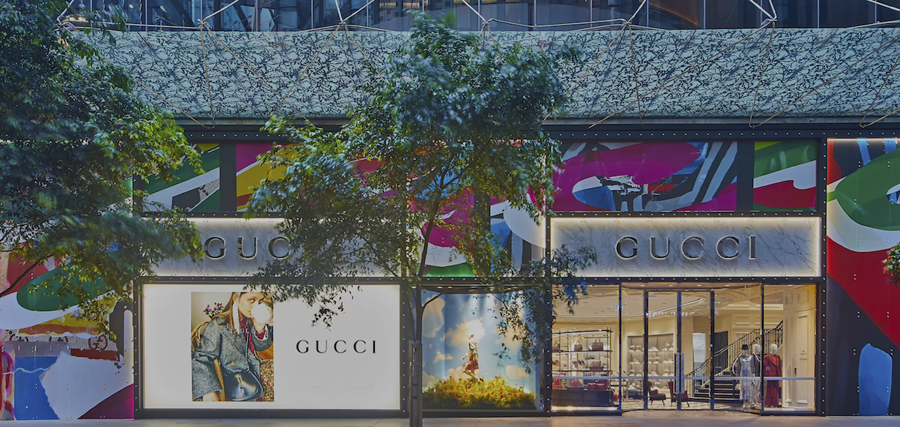 Gucci宣佈將接受加密貨幣作為支付工具。5月底開始在美國5家直營店開放10種加密貨幣支付商品，計劃今年夏天拓展至全美國商店接受加密貨幣。(圖為Gucci直營店)   圖：取自Gucci官網