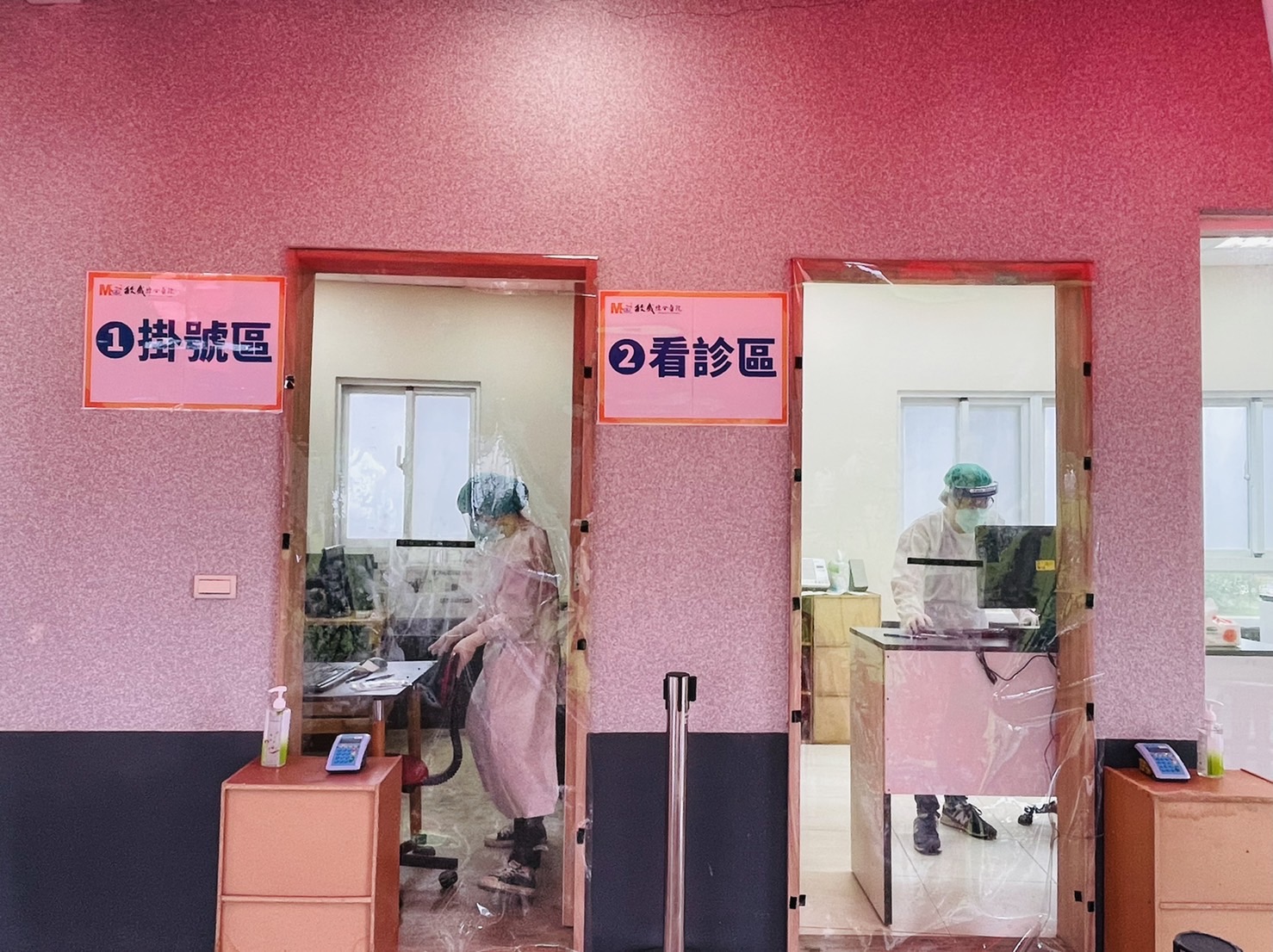 There is a medical station in the inspection station on the middle road. There is a medical station where doctors are stationed to see a doctor and provide on-site drug collection services.Photo: Taoyuan City Health Bureau/Provided