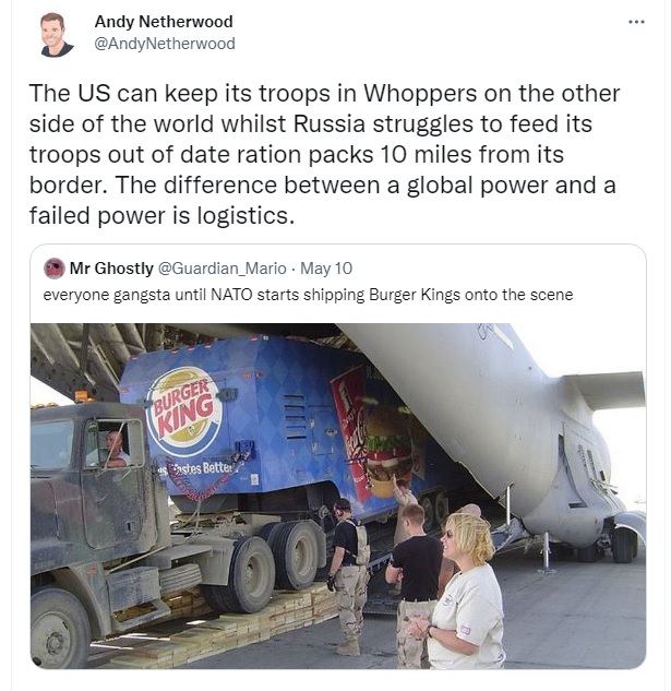 1張美軍正將滿載漢堡王食品的補給開下運輸機的畫面正在推特流傳，有網友指出這其實是2004   圖：翻攝自尼瑟伍德推特