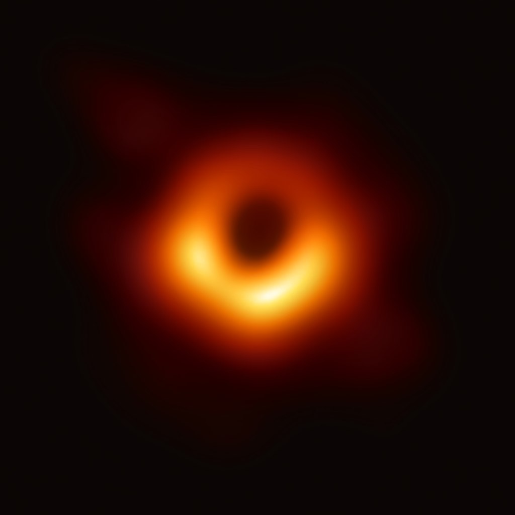 位於M87中心的超大質量黑洞。這是由事件視界望遠鏡所成像、發表於2019年4月10日，人類史上第一張直接對黑洞觀測的天文影像。   圖：中央研究院 / 提供