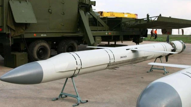 中共解放軍最新研發的鷹擊-21 艦載高超音速反艦導彈。 圖 : 翻攝自KKNews