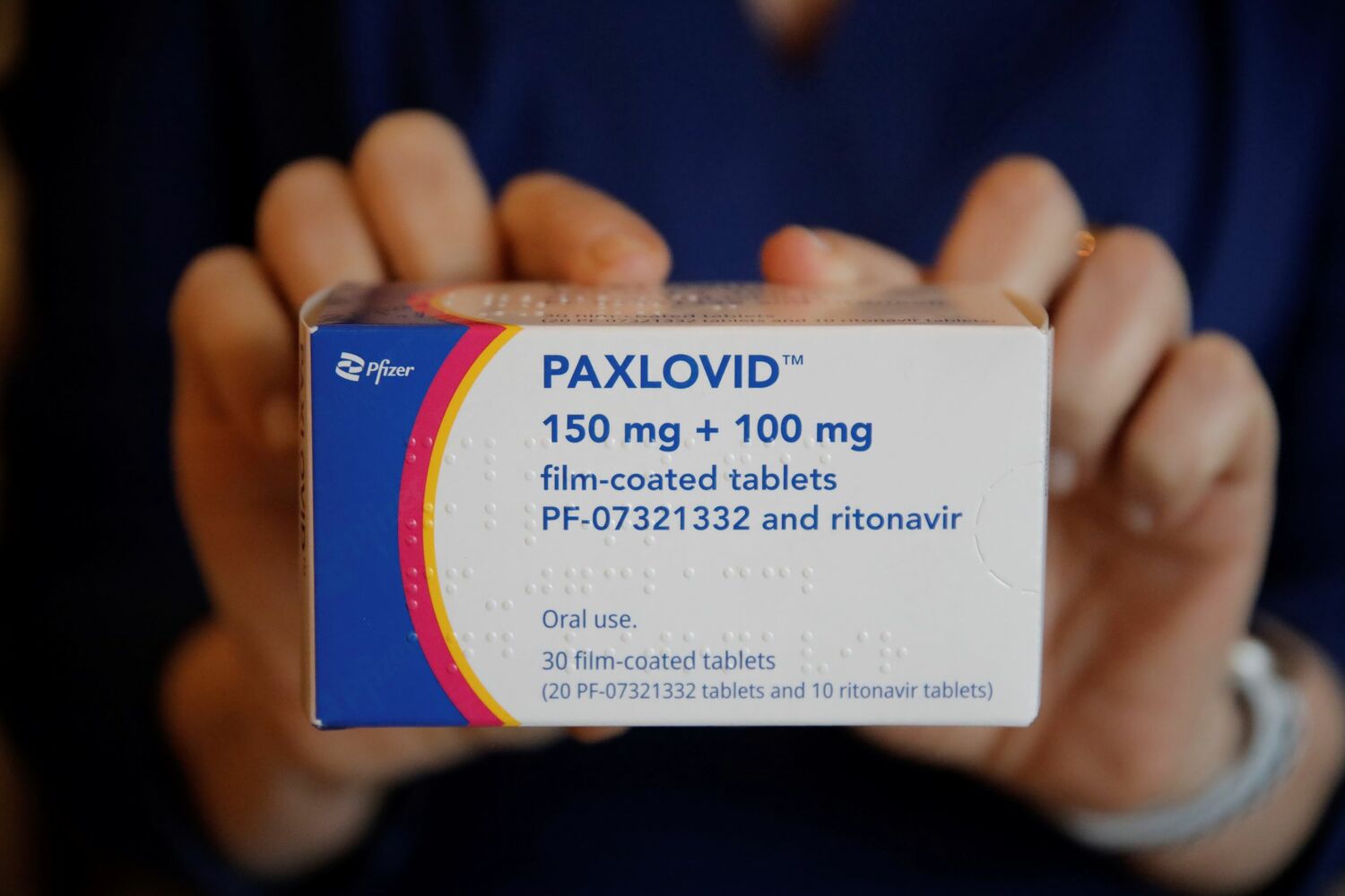 Paxlovid是由輝瑞研發的COVID-19口服抗病毒藥品，是一種蛋白酶抑制劑，用以阻斷病毒繁殖所需的蛋白酶，預防重症風險。   圖：達志影像/美聯社（資料照片）