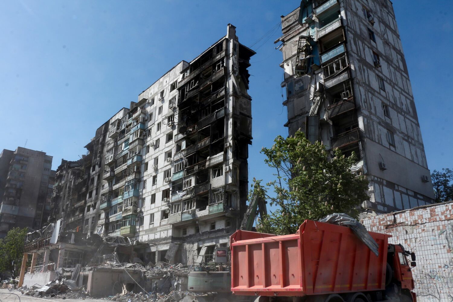 烏克蘭南部城市馬里烏波爾（Mariupol）遭俄軍攻擊後滿目瘡痍。   圖：達志影像/美聯社（資料照片）
