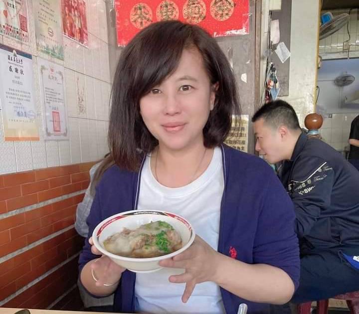 前立委梁牧養、前高雄市議員王青之女梁梅瑛。 圖:翻攝梁梅瑛臉書 前立委梁牧養、前高雄市議員王青之女梁梅瑛。 圖:翻攝梁梅瑛臉書