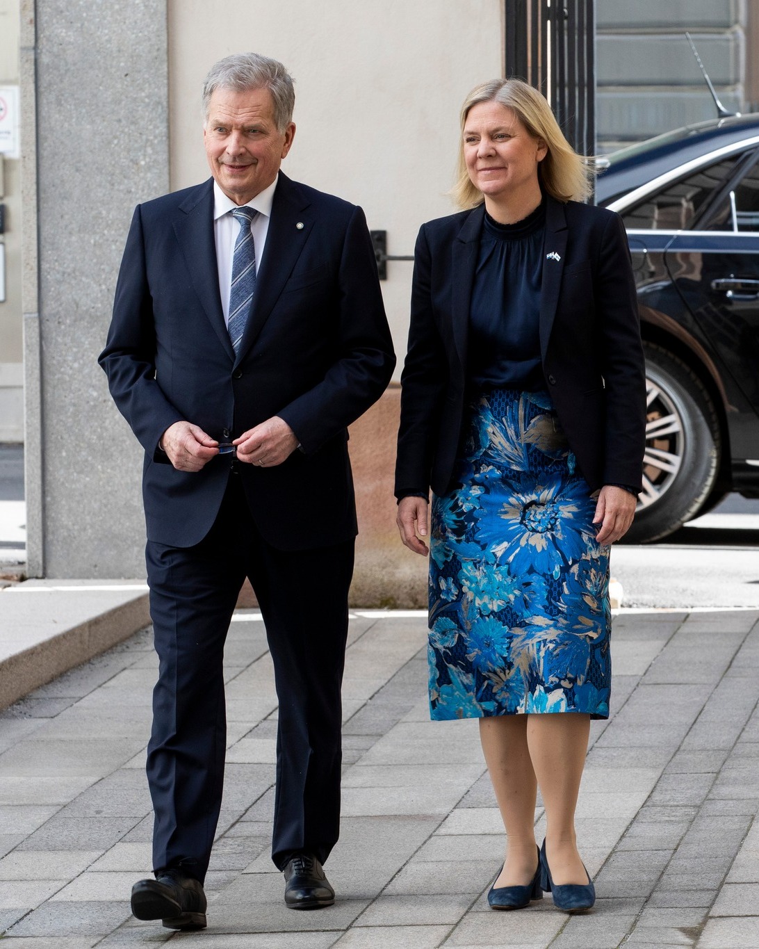 瑞典總理安德森（右）17日與芬蘭總統尼尼斯托（左）宣布，兩國將在18日一起送出加入北約的申請表。   