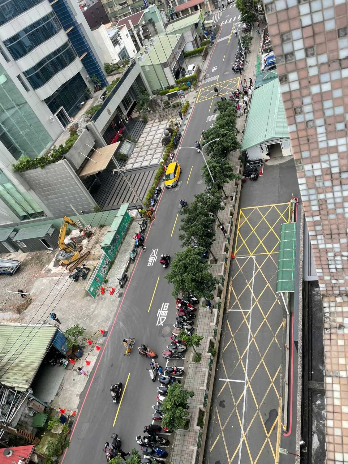 王必勝在臉書發文，表示新北市新莊的部立台北醫院已無人排隊做PCR。   圖：翻攝自王必勝臉書