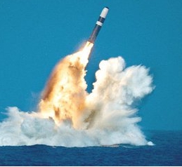 中國核潛艦從水下發射「巨浪-3」型巡弋飛彈。   圖 : 翻攝自央視