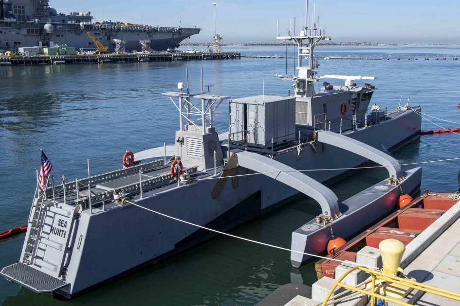 The U.S. Navy unmanned ship USV Sea Hunter. Figure: Retrieved from US Navy