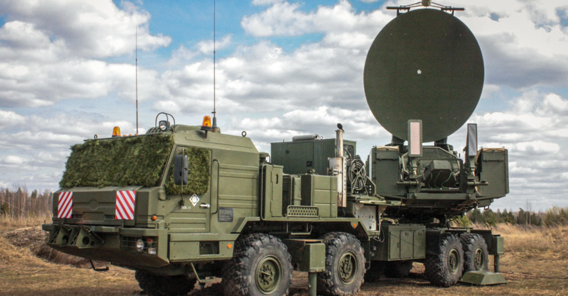 俄軍增強「反無人機部隊」裝備，部署Krasukha-2陸基移動式電戰系統。   圖：翻攝俄羅斯國防部官網