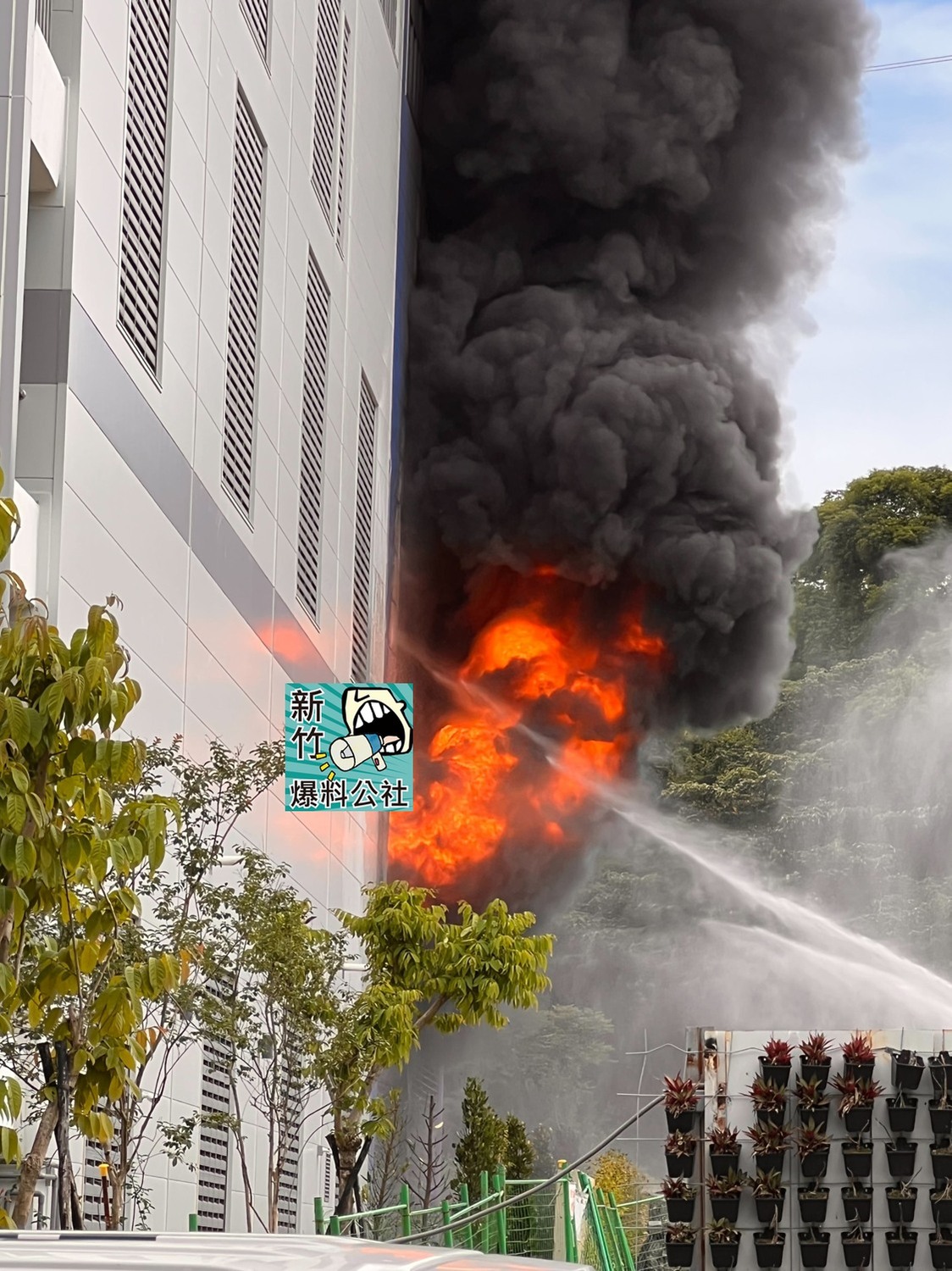 竹科亞東氣體今（19）日上午發生火警意外。   圖：翻攝《新竹爆料公社》
