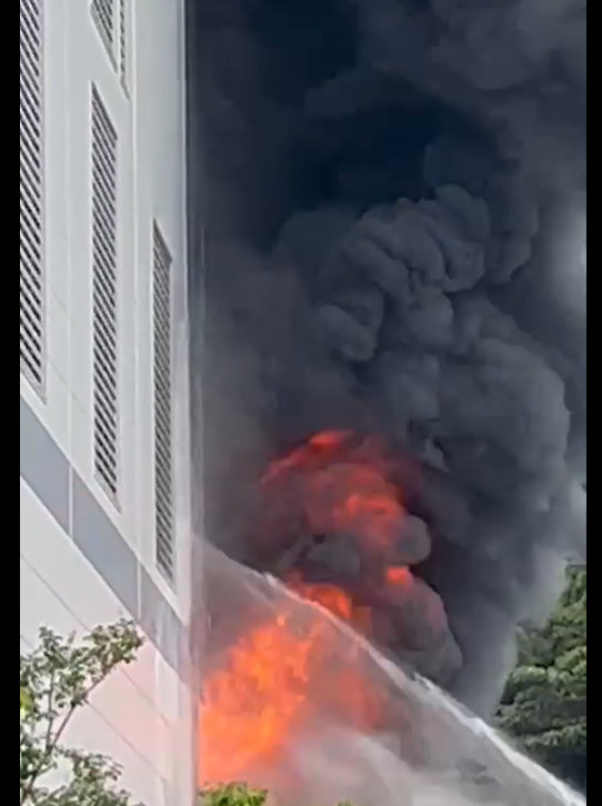 竹科亞東氣體今（19）日上午發生火警意外。   圖：翻攝《新竹爆料公社》