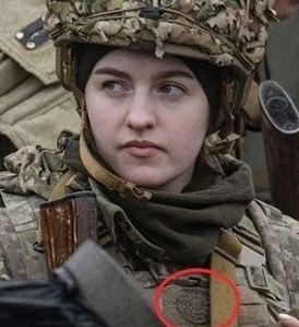 俄國指控烏克蘭亞速營部隊配有「黑太陽」的納粹標幟。   圖 : 翻攝自騰訊網