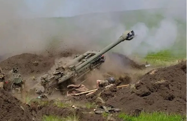 烏克蘭軍隊使用的的 M777 榴彈砲。   圖 : 翻攝自樞密院十號