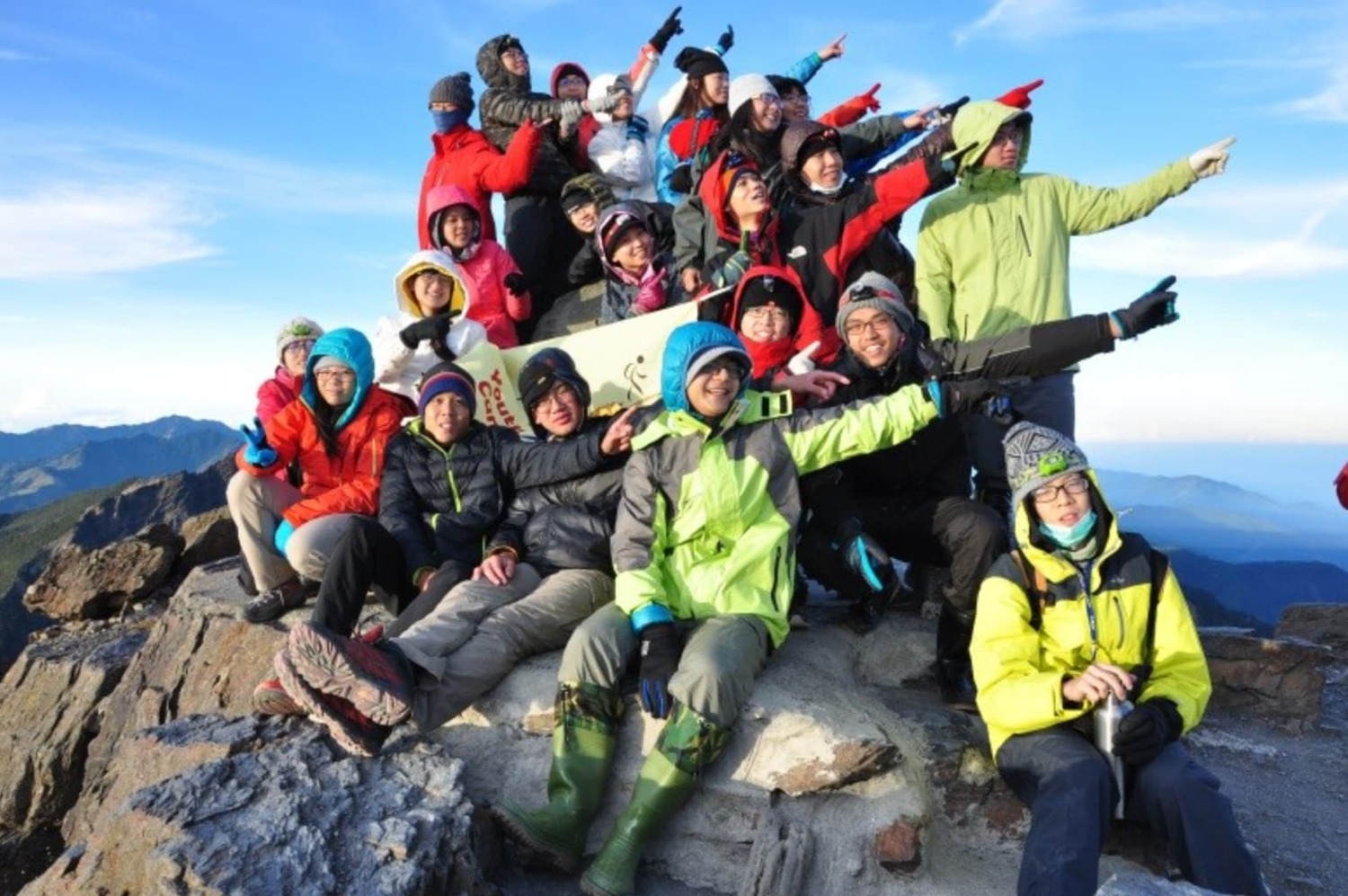 今年玉山國家公園將於7月6至8日推出「YouthCamp玉山行」，帶領青少年學子透過登上台灣最高峰玉山。   圖：玉山國家公園／ 提供 