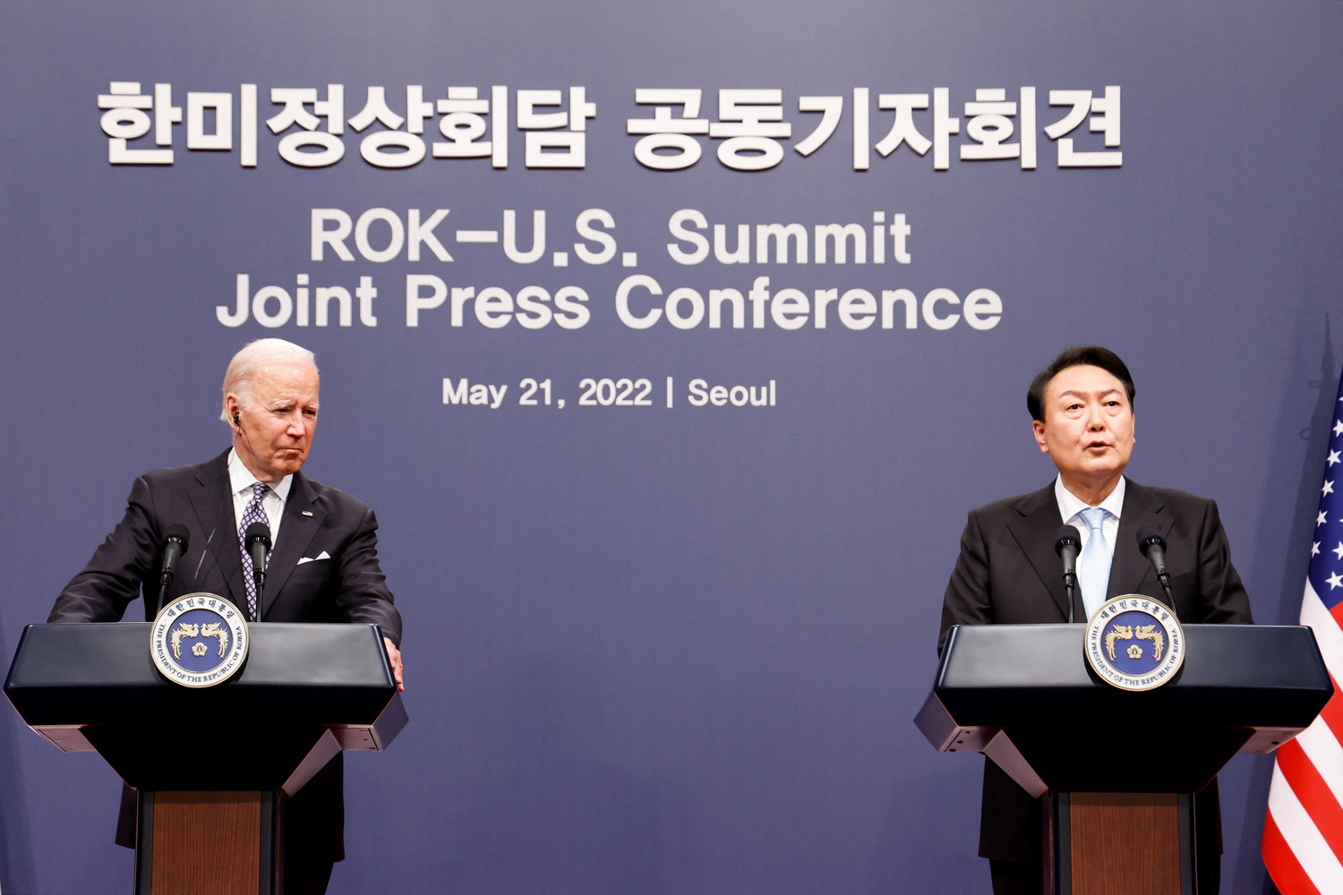 美國總統拜登（左）出訪南韓，今（21）日和韓國總統尹錫悅（右）舉行美韓領袖峰會。   圖：達志影像/路透社