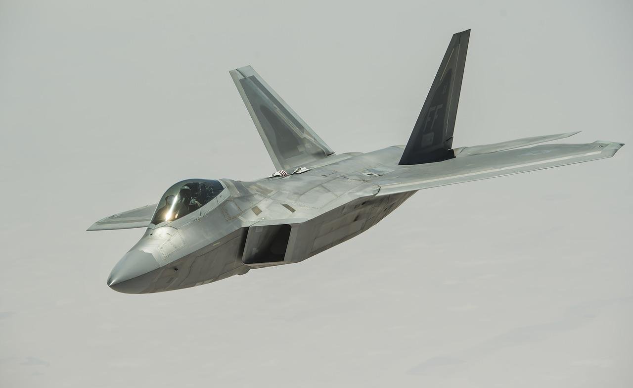 隱形戰機大比拚！美F-22、F-35對陣中殲-20和蘇-57 它排第一