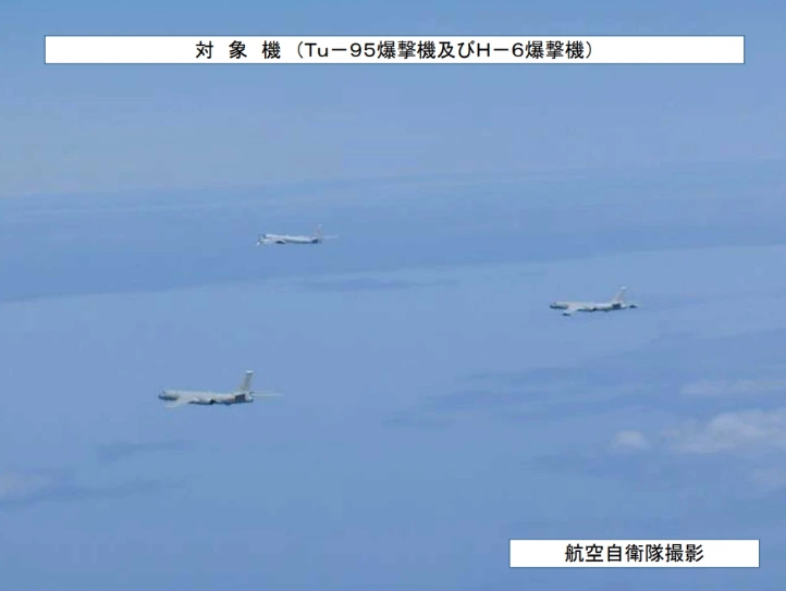 美國總統拜登的亞洲之行剛結束，中、俄立即舉行首次在西太平洋的轟炸機聯合戰略巡航。   圖 : 翻攝自日本自衛隊