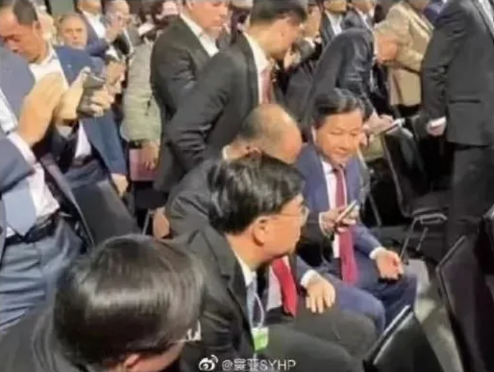 澤連斯基演講全場起立鼓掌 唯獨中國代表坐著不動? 中媒急撇清