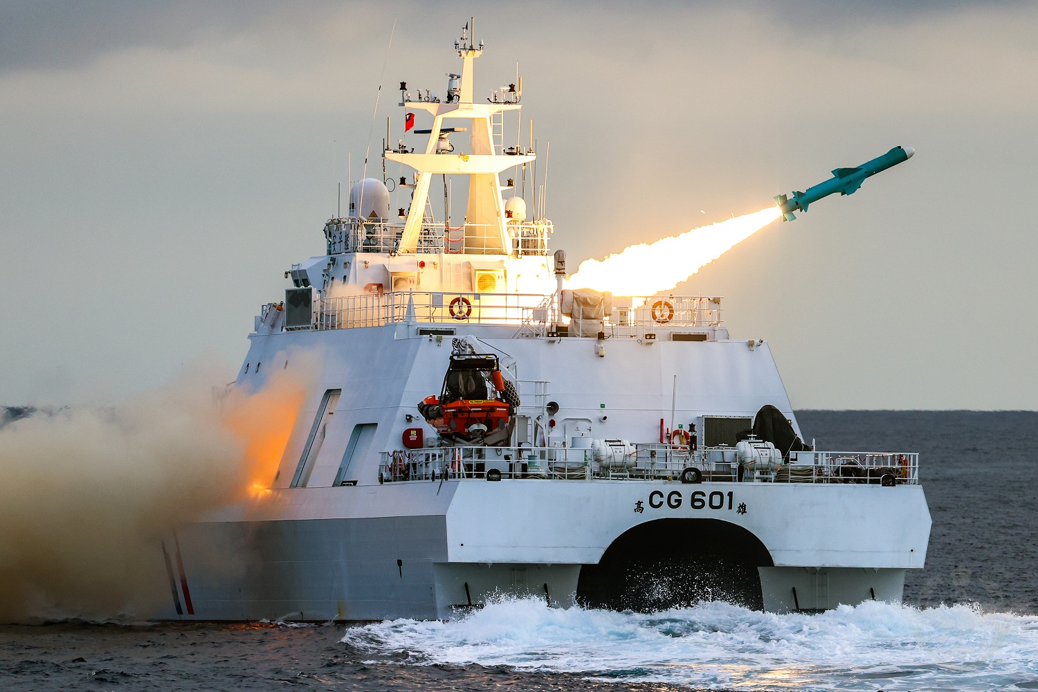  海巡署安平艦發射雄風二型飛彈驗證「平戰轉換」機制。 圖：國防部提供 
